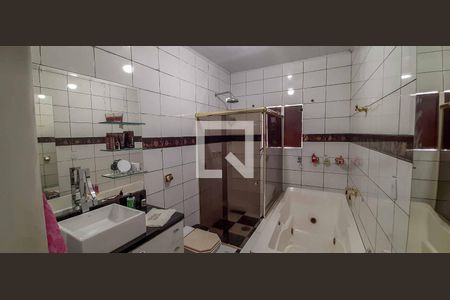 Casa à venda com 511m², 5 quartos e 3 vagas Casa à venda com 511m², 5 quartos e 3 vagasBanheiro da Suíte Master