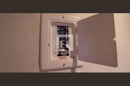 Casa à venda com 511m², 5 quartos e 3 vagas Casa à venda com 511m², 5 quartos e 3 vagasQuadro de Luz