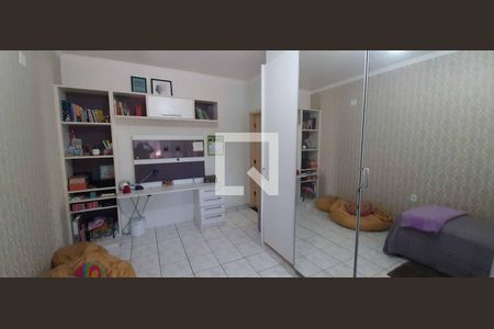 Casa à venda com 511m², 5 quartos e 3 vagas Casa à venda com 511m², 5 quartos e 3 vagasQuarto 1