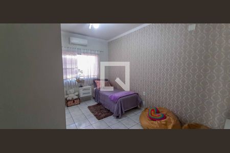 Casa à venda com 511m², 5 quartos e 3 vagas Casa à venda com 511m², 5 quartos e 3 vagasQuarto 1