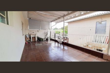 Casa à venda com 511m², 5 quartos e 3 vagas Casa à venda com 511m², 5 quartos e 3 vagasÁrea de Serviço 2