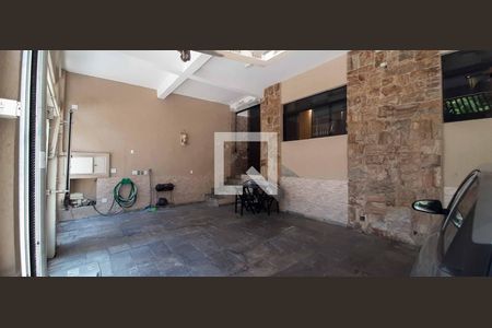 Casa à venda com 511m², 5 quartos e 3 vagas Casa à venda com 511m², 5 quartos e 3 vagasGaragem