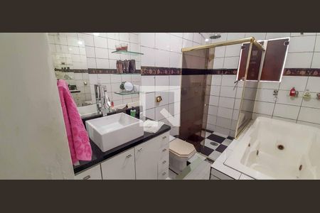 Casa à venda com 511m², 5 quartos e 3 vagas Casa à venda com 511m², 5 quartos e 3 vagasBanheiro da Suíte Master