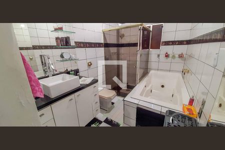 Casa à venda com 511m², 5 quartos e 3 vagas Casa à venda com 511m², 5 quartos e 3 vagasBanheiro da Suíte Master