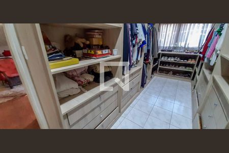 Casa à venda com 511m², 5 quartos e 3 vagas Casa à venda com 511m², 5 quartos e 3 vagasCloset da Suíte Master