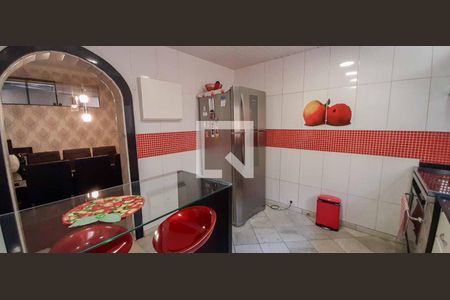 Casa à venda com 511m², 5 quartos e 3 vagas Casa à venda com 511m², 5 quartos e 3 vagasCozinha