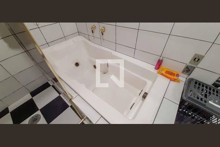 Casa à venda com 511m², 5 quartos e 3 vagas Casa à venda com 511m², 5 quartos e 3 vagasBanheiro da Suíte Master