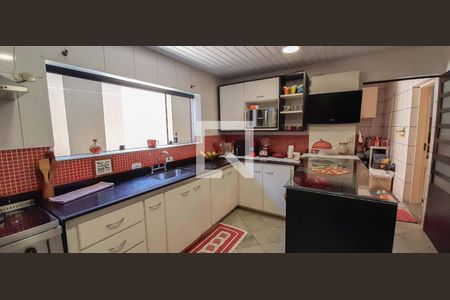 Casa à venda com 511m², 5 quartos e 3 vagas Casa à venda com 511m², 5 quartos e 3 vagasCozinha