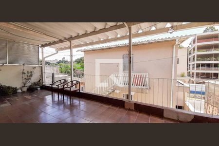 Casa à venda com 511m², 5 quartos e 3 vagas Casa à venda com 511m², 5 quartos e 3 vagasVista da Varanda da Edícula