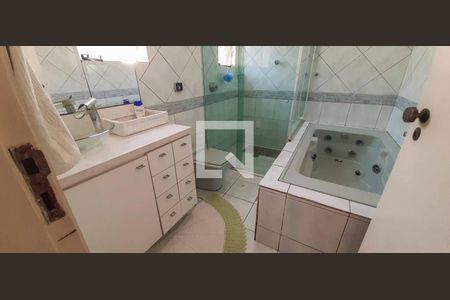 Casa à venda com 511m², 5 quartos e 3 vagas Casa à venda com 511m², 5 quartos e 3 vagasBanheiro dos Quartos