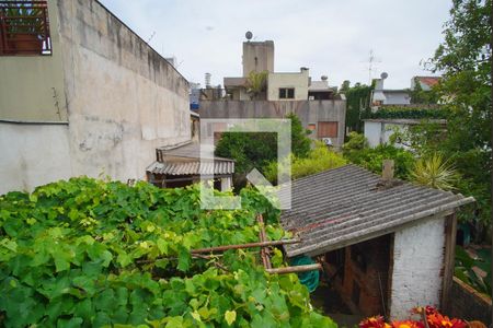 Casa à venda com 100m², 2 quartos e 2 vagasQuintal - Fundos