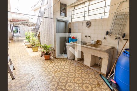 Casa à venda com 175m², 4 quartos e 3 vagas Casa à venda com 175m², 4 quartos e 3 vagasQuintal / Garagem