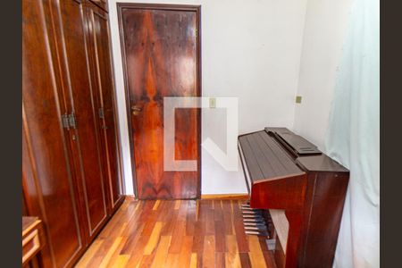 Casa à venda com 175m², 4 quartos e 3 vagas Casa à venda com 175m², 4 quartos e 3 vagasQuarto 3
