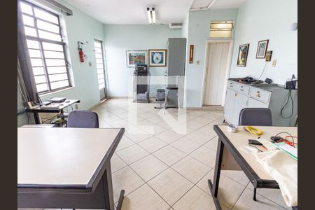 Casa à venda com 175m², 4 quartos e 3 vagas Casa à venda com 175m², 4 quartos e 3 vagasSuíte