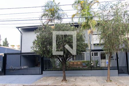 Casa à venda com 280m², 3 quartos e 2 vagas Casa à venda com 280m², 3 quartos e 2 vagasFachada