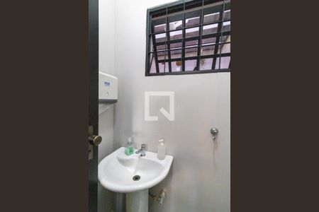 Casa à venda com 280m², 3 quartos e 2 vagas Casa à venda com 280m², 3 quartos e 2 vagasLavabo