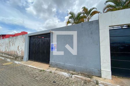 Fachada de casa de condomínio para alugar com 2 quartos, 95m² em Setor Habitacional Arniqueira (águas Claras), Brasília
