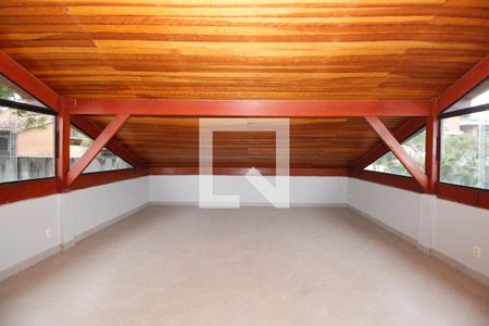 Casa para alugar com 440m², 5 quartos e 8 vagasSótão