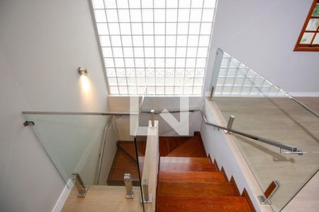 Casa para alugar com 440m², 5 quartos e 8 vagasEscada