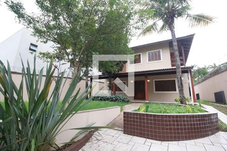 Casa para alugar com 440m², 5 quartos e 8 vagasFachada