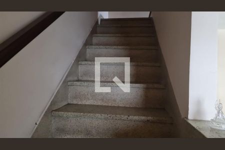 Casa à venda com 120m², 3 quartos e sem vagaEscada