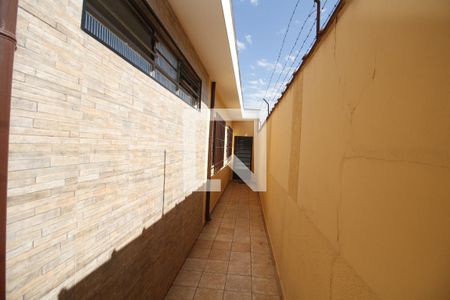 Casa à venda com 161m², 3 quartos e 2 vagasCorredor externo
