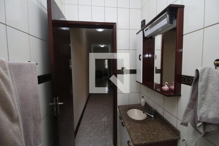 Casa à venda com 161m², 3 quartos e 2 vagasBanheiro 