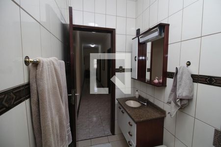 Casa à venda com 161m², 3 quartos e 2 vagasBanheiro 