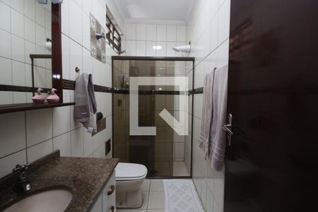 Casa à venda com 161m², 3 quartos e 2 vagasBanheiro 
