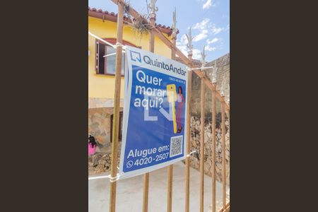 Plaquinha instalada de casa à venda com 3 quartos, 194m² em Medianeira, Porto Alegre