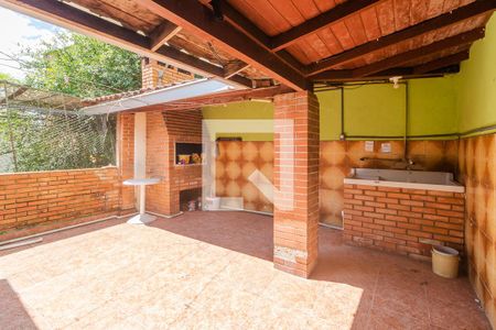 Quintal de casa à venda com 3 quartos, 194m² em Medianeira, Porto Alegre