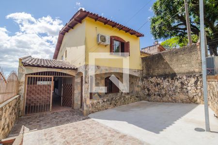 Fachada de casa à venda com 3 quartos, 194m² em Medianeira, Porto Alegre
