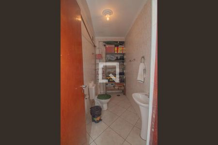 Casa à venda com 220m², 4 quartos e 3 vagas Casa à venda com 220m², 4 quartos e 3 vagasBanheiro de Área de Serviço