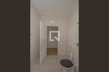 Casa à venda com 220m², 4 quartos e 3 vagas Casa à venda com 220m², 4 quartos e 3 vagasBanheiro 2