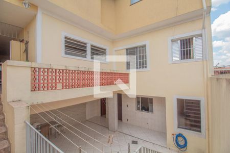 Casa à venda com 220m², 4 quartos e 3 vagas Casa à venda com 220m², 4 quartos e 3 vagasFachada