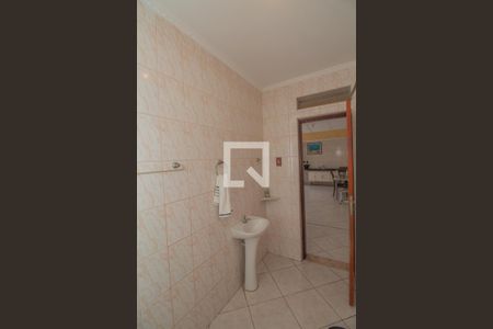 Casa à venda com 220m², 4 quartos e 3 vagas Casa à venda com 220m², 4 quartos e 3 vagasBanheiro de Área de Serviço