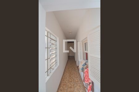 Casa à venda com 220m², 4 quartos e 3 vagas Casa à venda com 220m², 4 quartos e 3 vagasCorredor