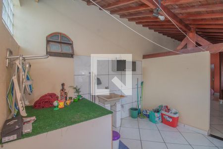 Casa à venda com 220m², 4 quartos e 3 vagas Casa à venda com 220m², 4 quartos e 3 vagasÁrea de Serviço 2