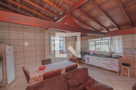 Casa à venda com 220m², 4 quartos e 3 vagas Casa à venda com 220m², 4 quartos e 3 vagasCozinha 2