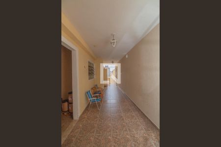 Casa à venda com 220m², 4 quartos e 3 vagas Casa à venda com 220m², 4 quartos e 3 vagasCorredor