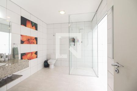 Casa à venda com 250m², 3 quartos e 3 vagasBanheiro Suíte 