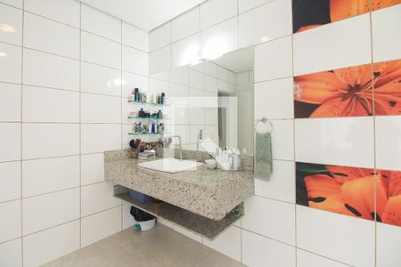 Casa à venda com 250m², 3 quartos e 3 vagasBanheiro Suíte 