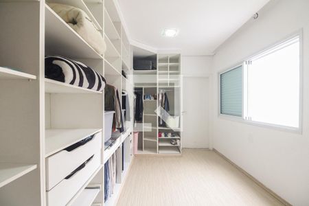 Casa à venda com 250m², 3 quartos e 3 vagasSuíte - Closet 