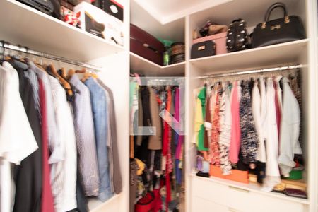 Casa à venda com 359m², 4 quartos e 2 vagasCloset Quarto 1 Suíte