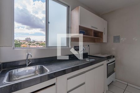 Cozinha de apartamento à venda com 2 quartos, 50m² em Heliópolis, Belo Horizonte