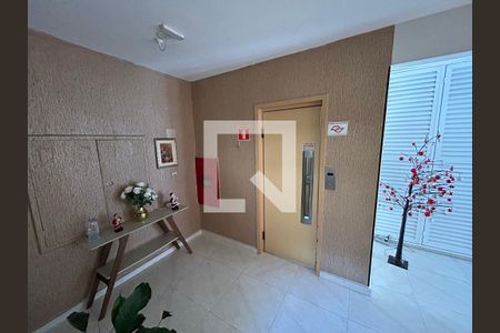 Apartamento à venda com 61m², 2 quartos e sem vaga Apartamento à venda com 61m², 2 quartos e sem vagaHall do predio