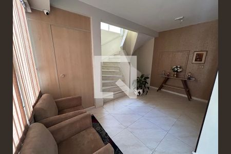 Apartamento à venda com 61m², 2 quartos e sem vaga Apartamento à venda com 61m², 2 quartos e sem vagaHall do predio