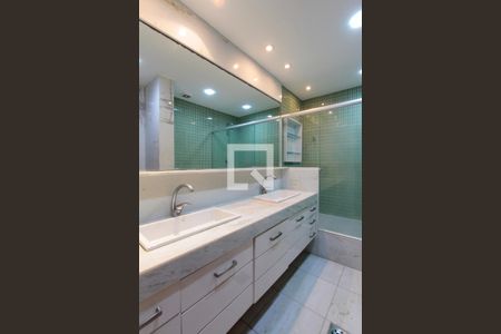 Apartamento para alugar com 174m², 3 quartos e 2 vagasBanheiro Quarto 2 suíte