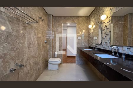 Apartamento à venda com 174m², 3 quartos e 1 vagaBanheiro da Suíte