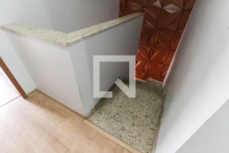 Casa para alugar com 125m², 3 quartos e 3 vagas Casa para alugar com 125m², 3 quartos e 3 vagasEscada